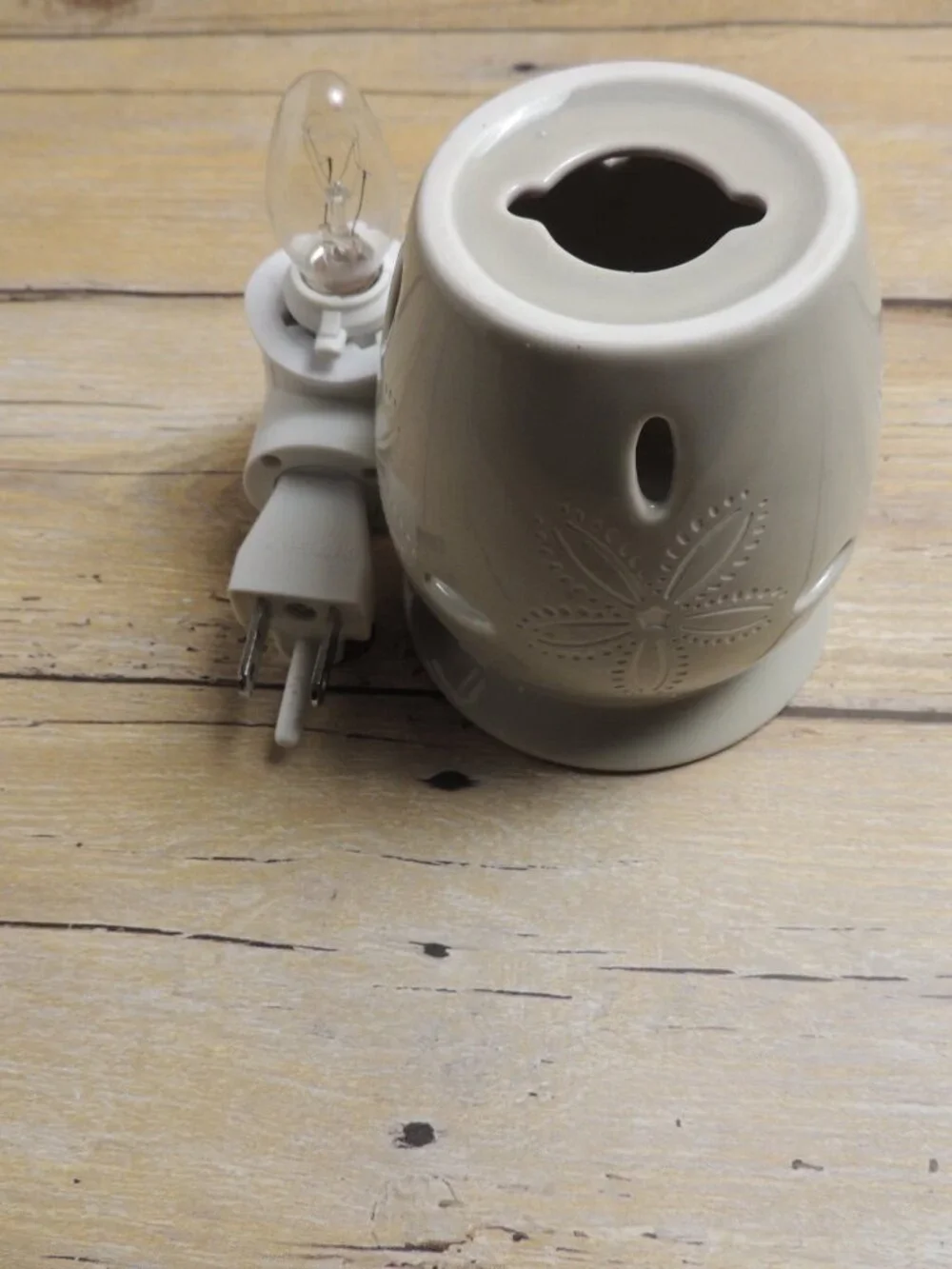 Scentsy Plug-In Wax Warmer Sand Dollar Beach Nautical Cream & White Working